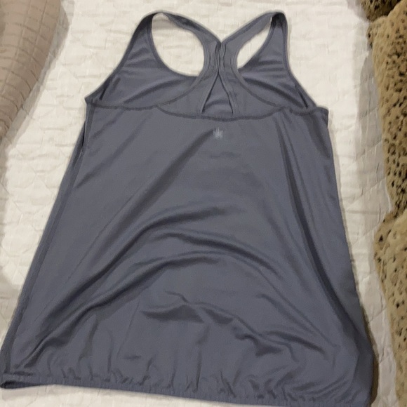 2 work out tops - Picture 6 of 7